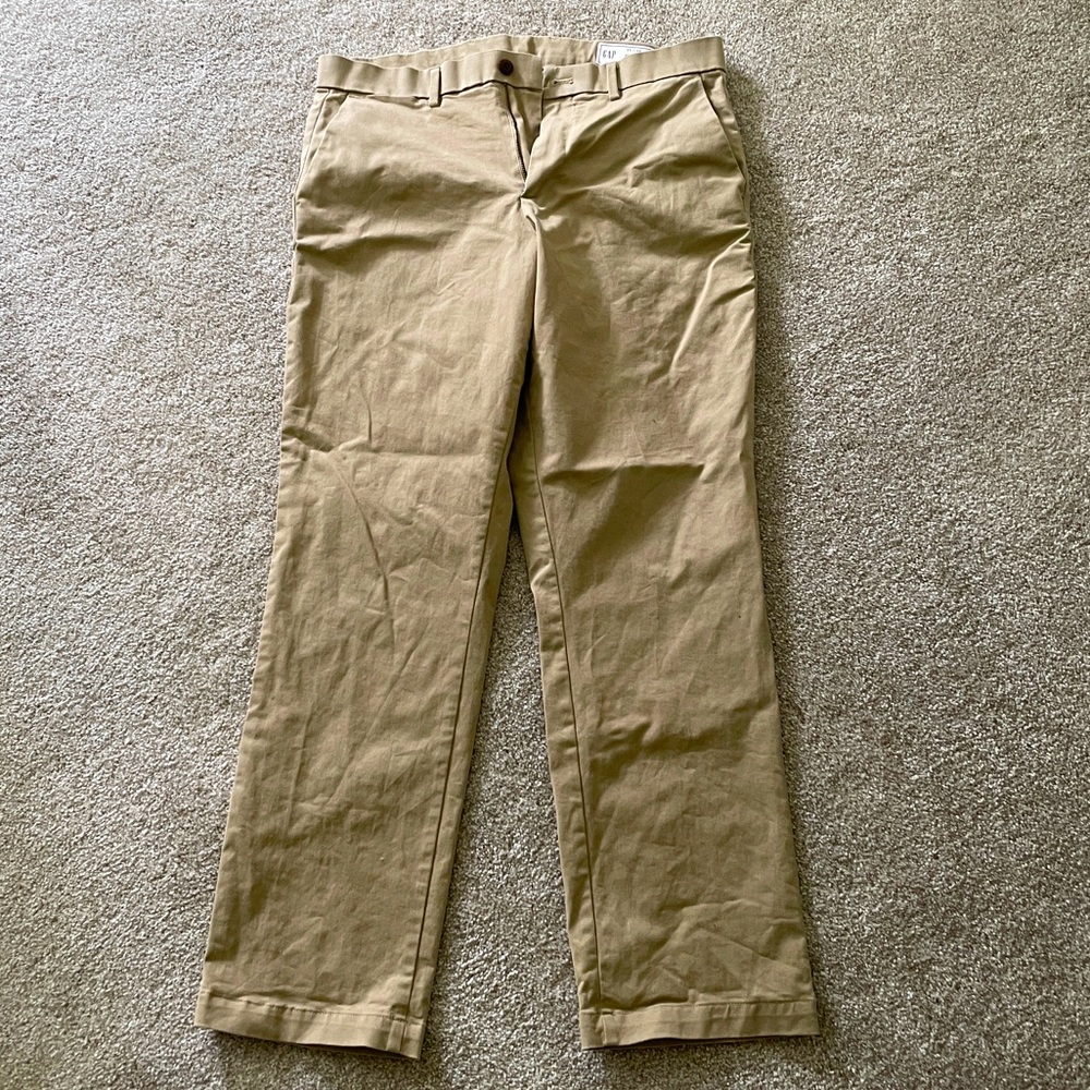 GAP straight leg men’s khakis 33x30